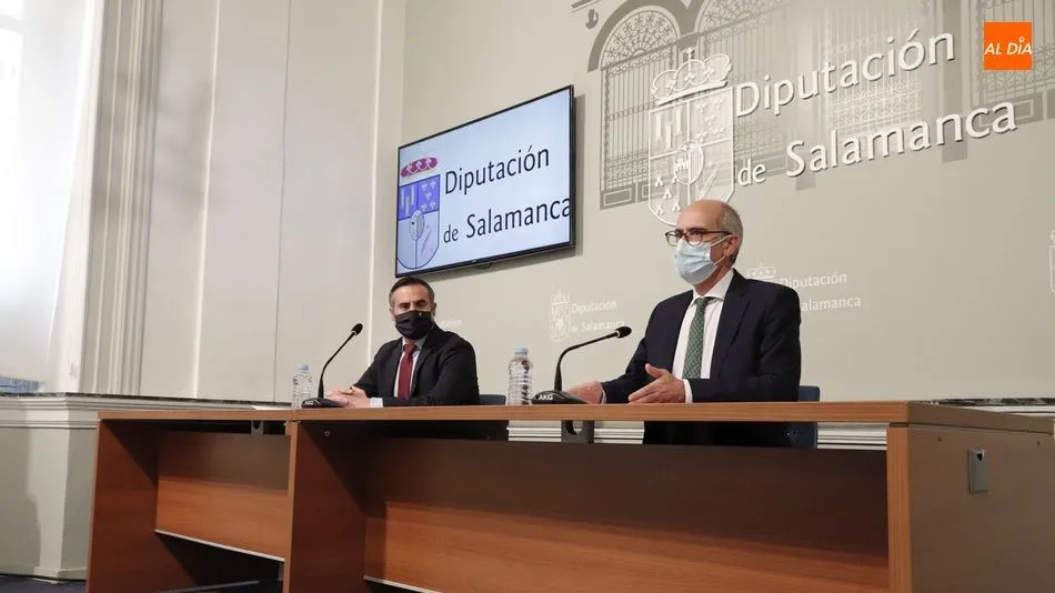 El presidente de la Diputación de Salamanca, Javier Iglesias, acompañado por el diputado de Desarrollo Rural, Antonio Agustín Labrador. Foto de Guillermo García