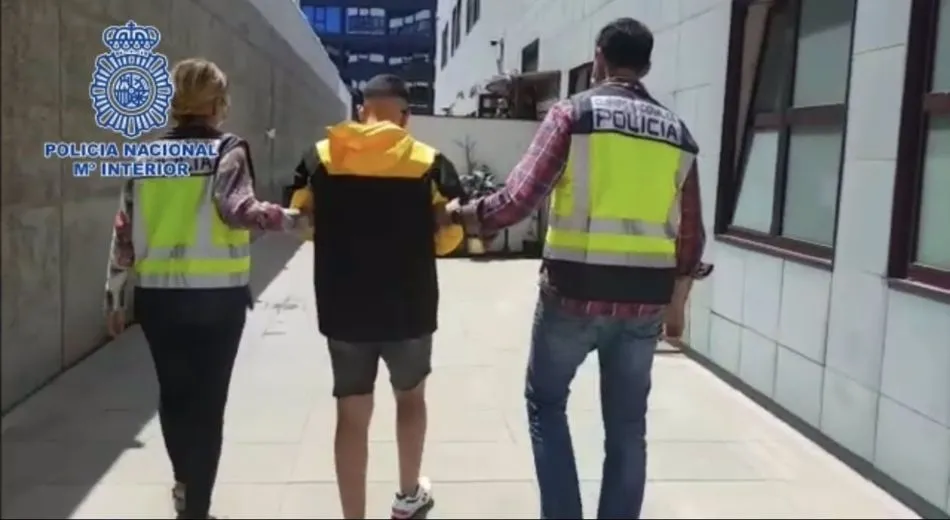 Joven detenida por delito de lesiones tras intentar clavar un cuchillo a una conocida - POLICÍA NACIONAL