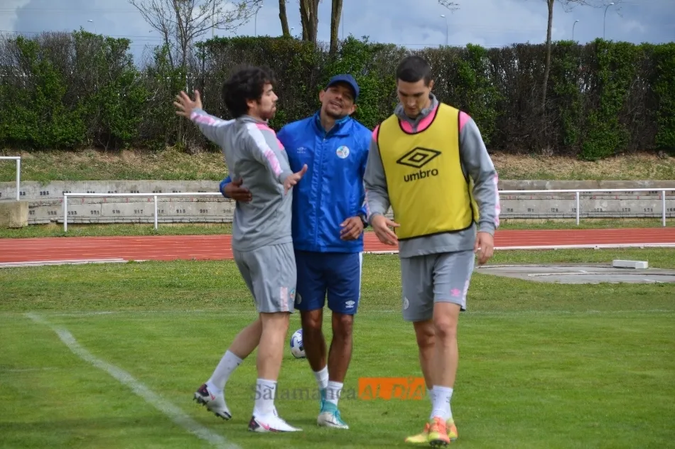 Casado y Javi Navas, con Guillermo Calvillo, el preparador físico / Carlos Cuervo