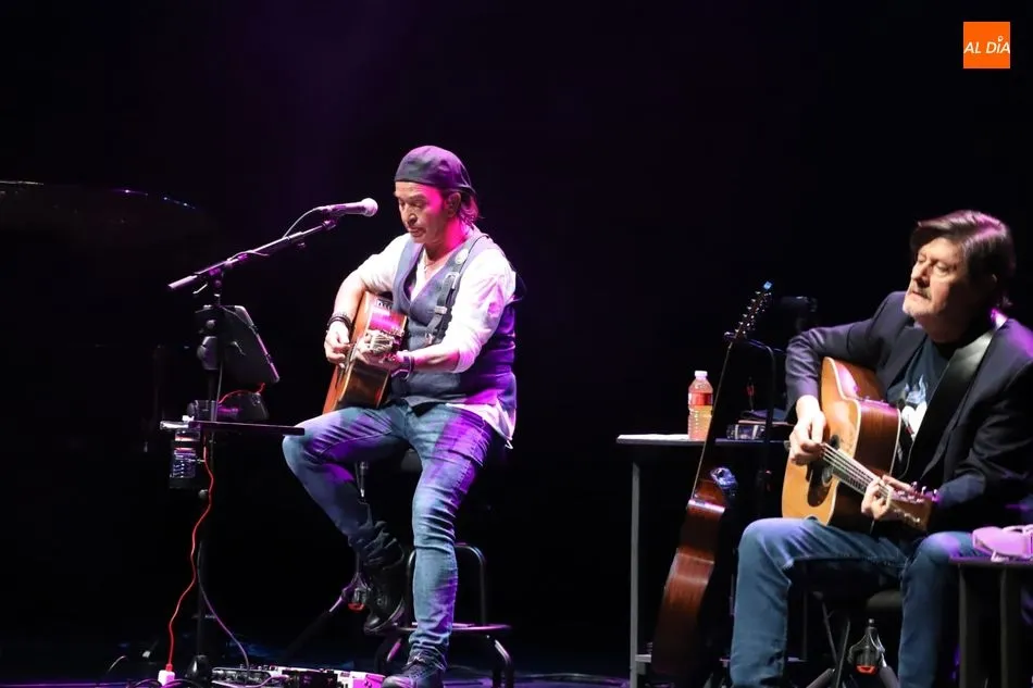 La voz de Álvaro Urquijo trajo recuerdos musicales al CAEM de Salamanca - Fotos: Lydia González