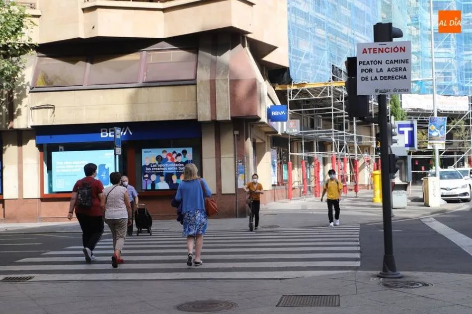 Los grandes bancos ajustan plantilla y cierran oficinas