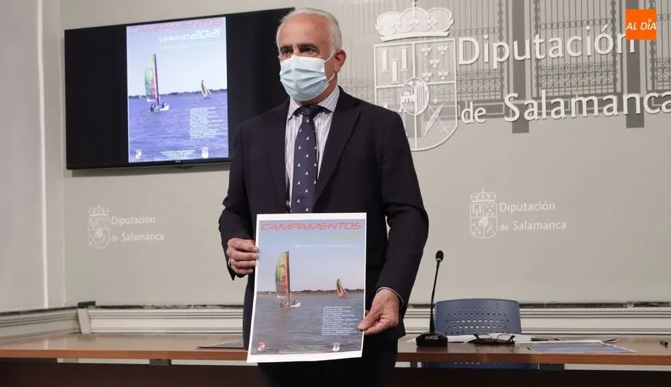 El diputado de Deportes, Jesús María Ortiz, en la presentación de estos campamentos de verano. Foto de Guillermo García