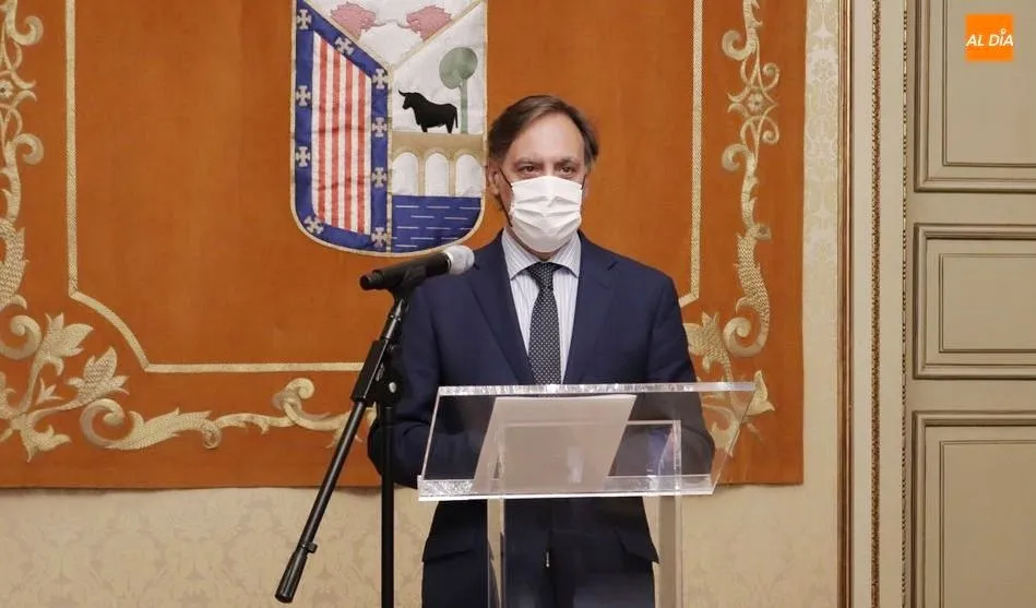 El alcalde de Salamanca, Carlos García Carbayo, informa sobre asuntos relacionados con el empleo público