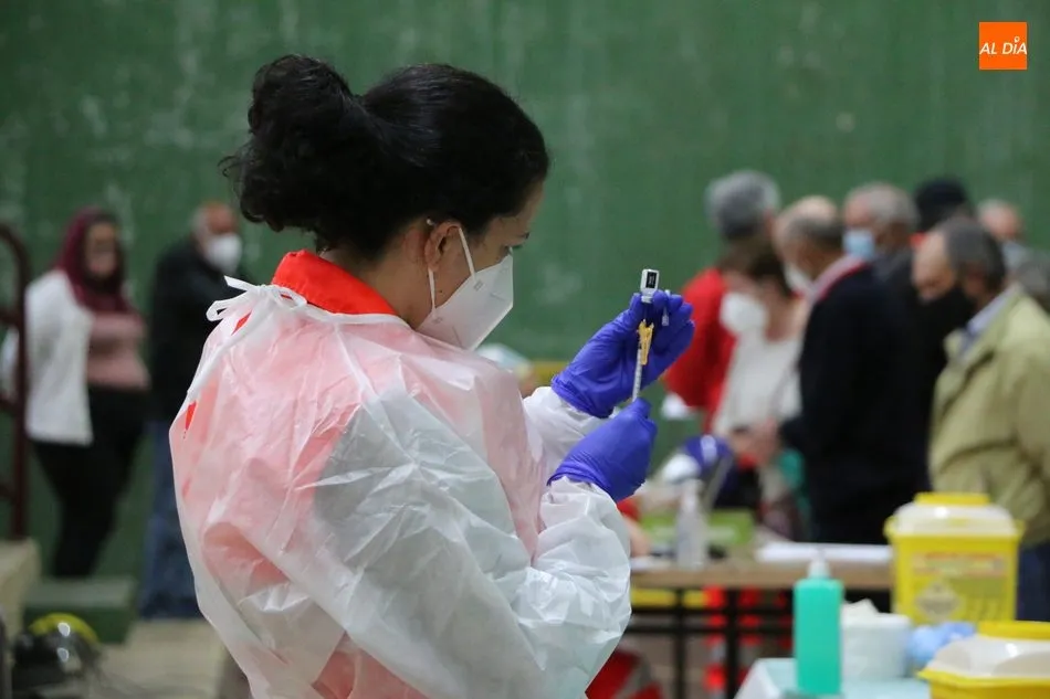 Sanitaria en la última vacunación masiva en Vitigudino