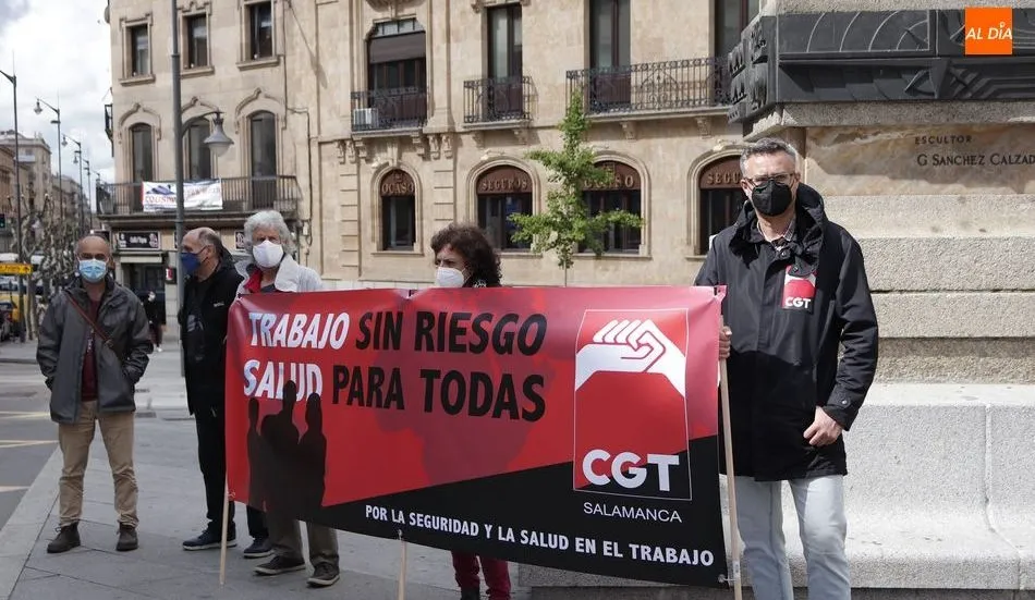 Integrantes de CGT Salamanca en la Gran Vía. Foto de Guillermo García