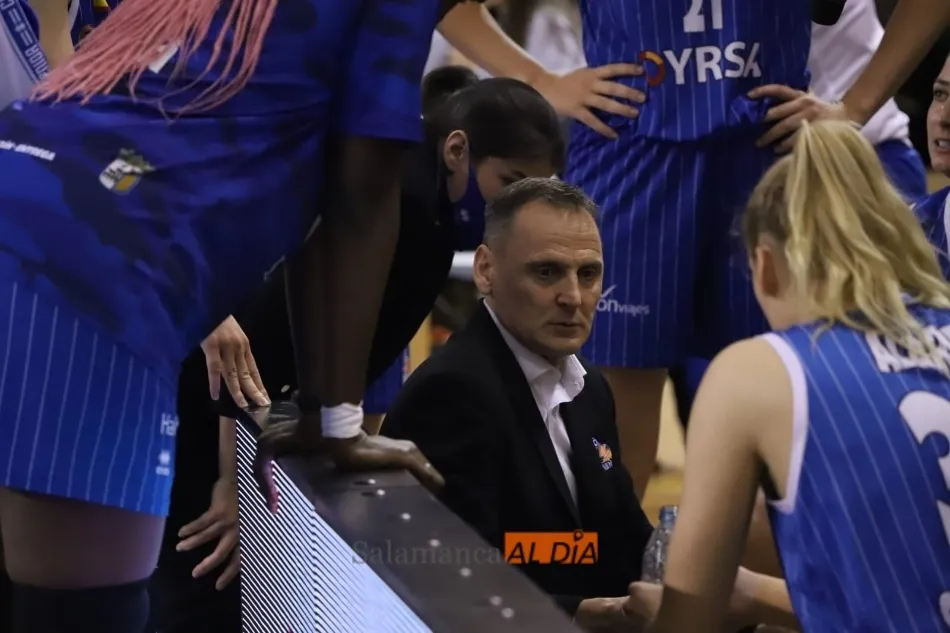 Roberto Íñiguez, en un tiempo muerto / Lydia González