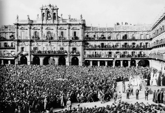 El acto del Descendimiento en la Plaza Mayor  