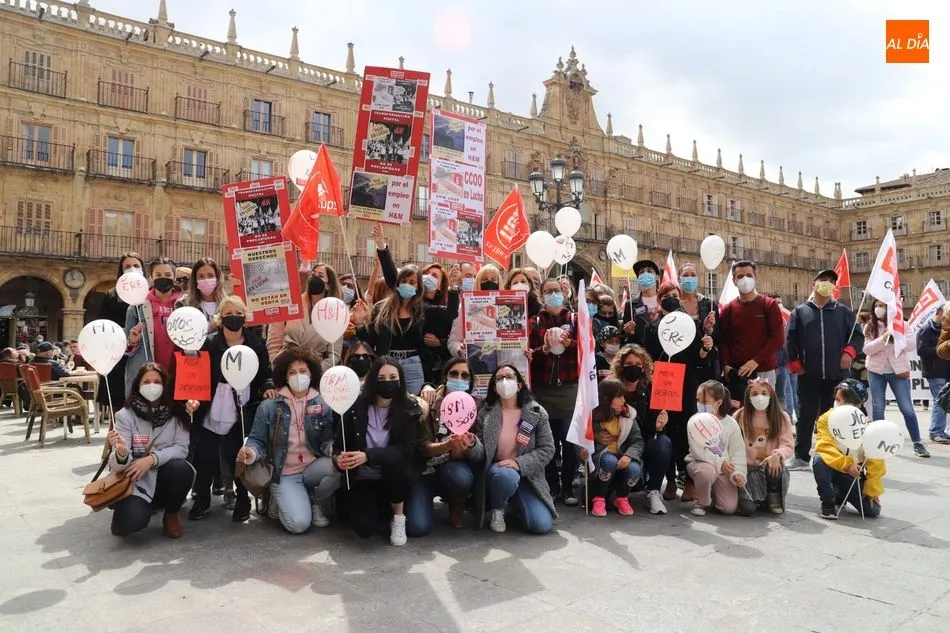 Las trabajadoras de H&M en Salamanca en la manifestación del 1 de mayo - Lydia González
