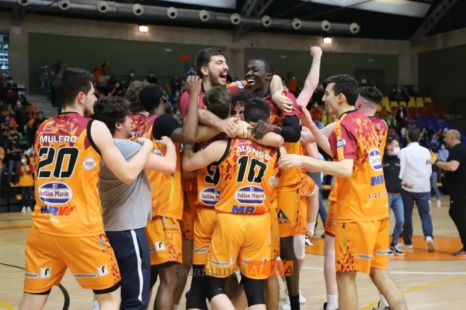 El Aquimisa Carbajosa festeja la salvación en casa / Lydia González