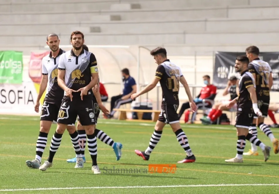 Carlos de la Nava dedica su gol a María, la princesa guerrera futbolera / Lydia González
