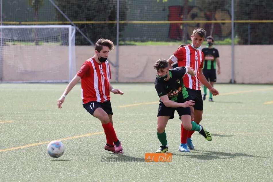 Un partido en el que los jugadores no pueden aguantar con la tortura de la mascarilla puesta