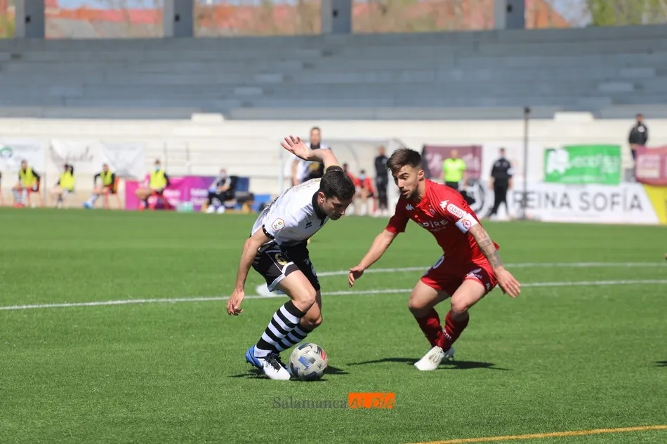 Nespral, a punto de irse al suelo, ante la Cultural