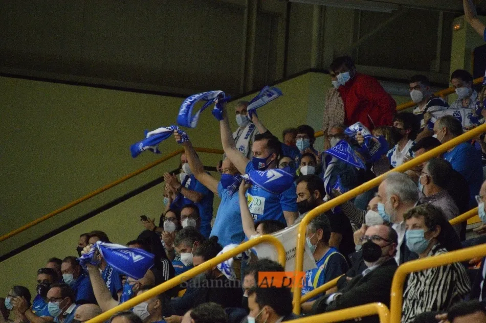 Bufandas al viento de la Marea Azul / Guillermo García