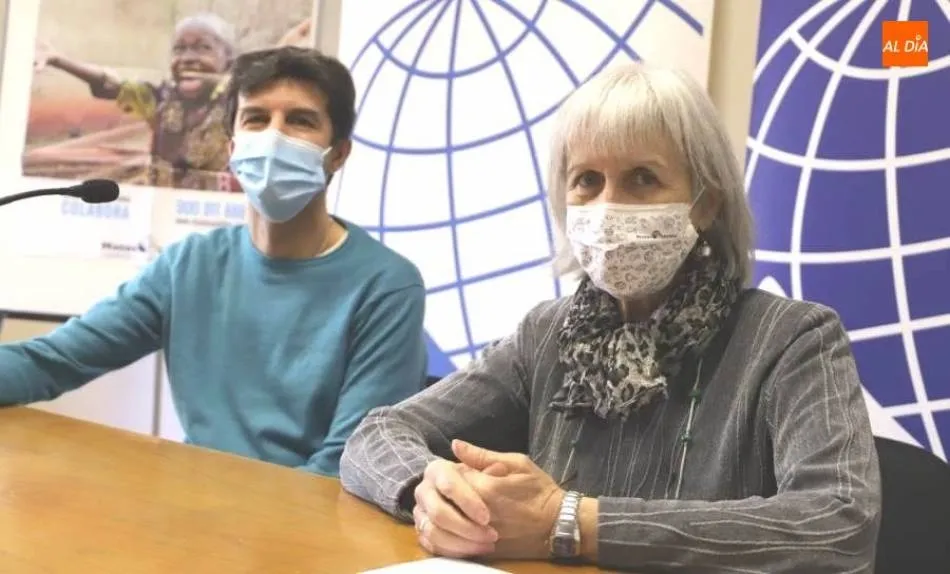 Mercedes Marcos, presidenta de Manos Unidas Salamanca, y Luis Noriega, secretario. Foto de Lydia González