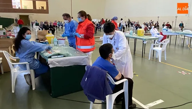 La segunda dosis de la vacuna llegaba este viernes a la población de 77 a 79 años de toda la zona básica de Peñaranda