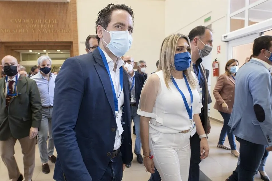 Teodoro García Egea junto a Marta Barrachina - Carme Ripollés - Europa Press