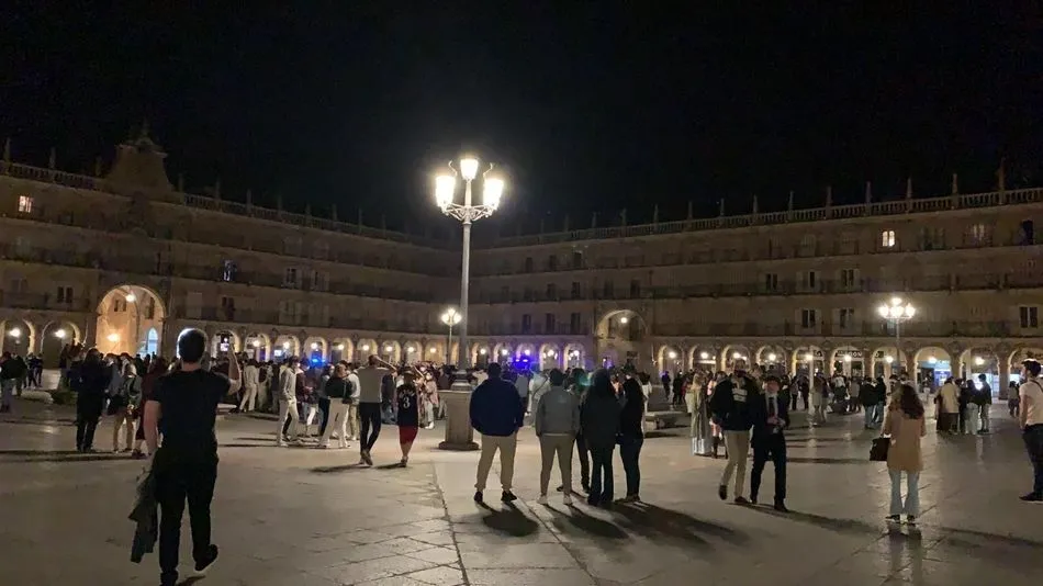 Numeroso público en la Plaza Mayor
