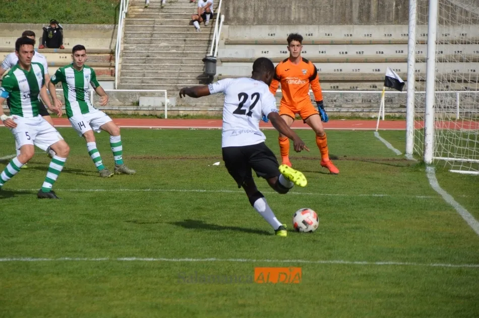 Oumar, en línea de fondo