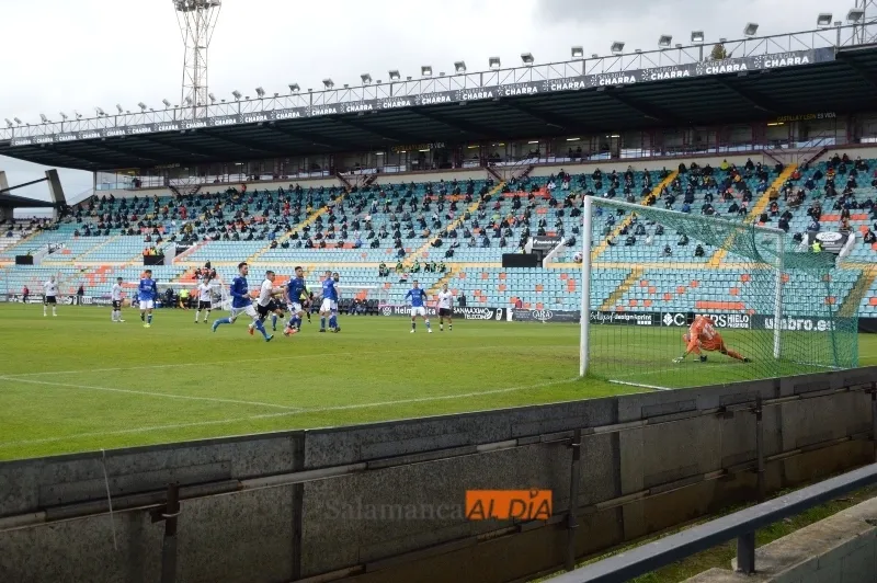 Gol de Fer Llorente con la grada de fondo / Guillermo García