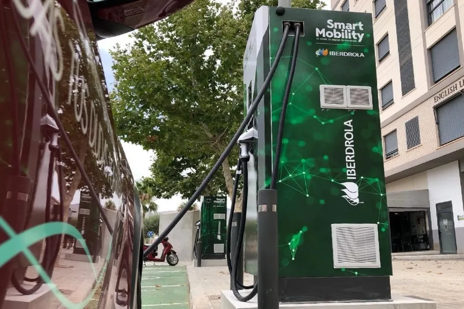 Punto de recarga pública