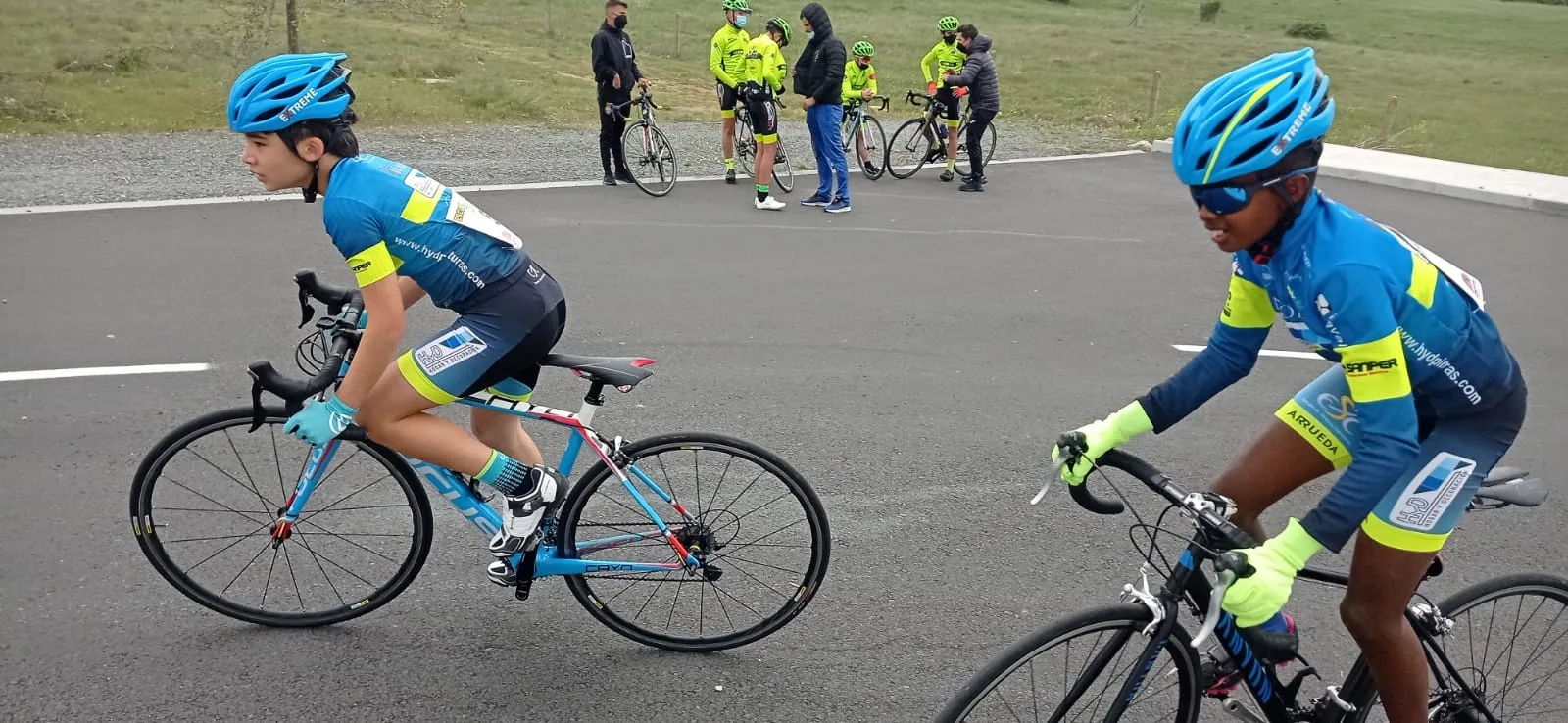 Corredores de la Escuela, en la bici