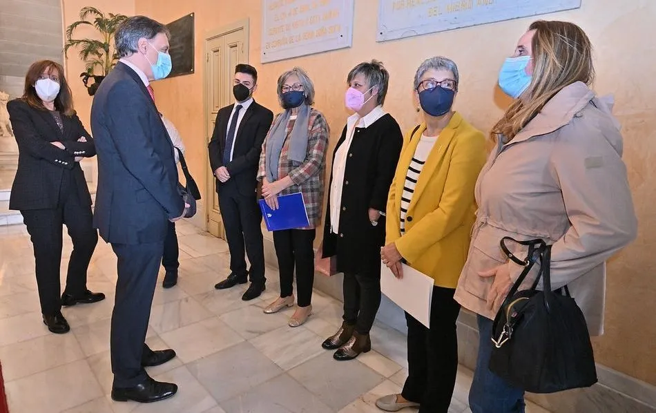 Recepción del alcalde a los representantes del Colegio de Enfermería de Salamanca