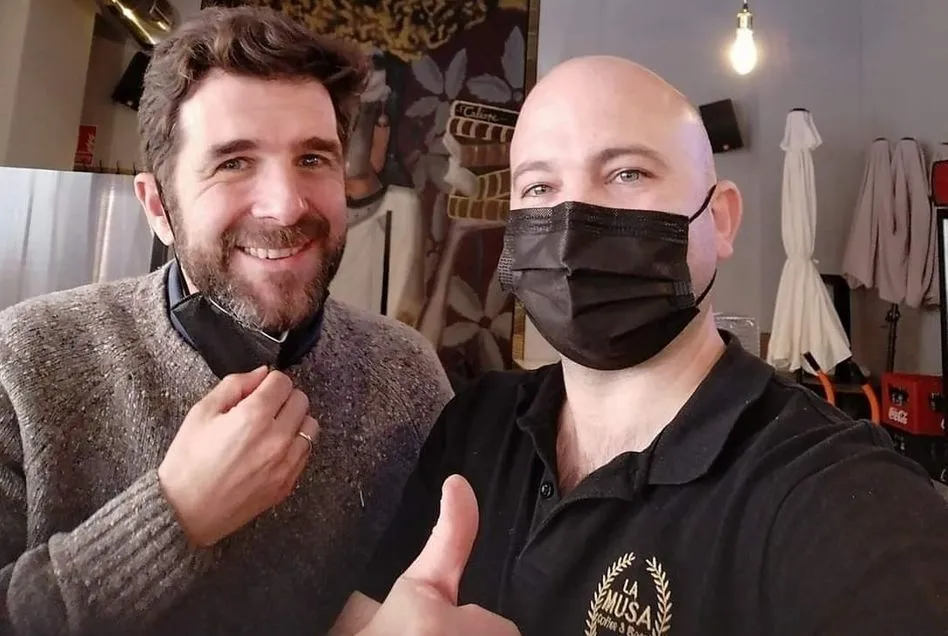 El famoso periodista, Gonzo, en el restaurante La Musa de Salamanca