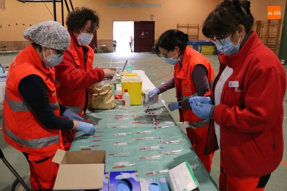 Sanitarias en una de las vacunaciones de esta semana en Vitigudino