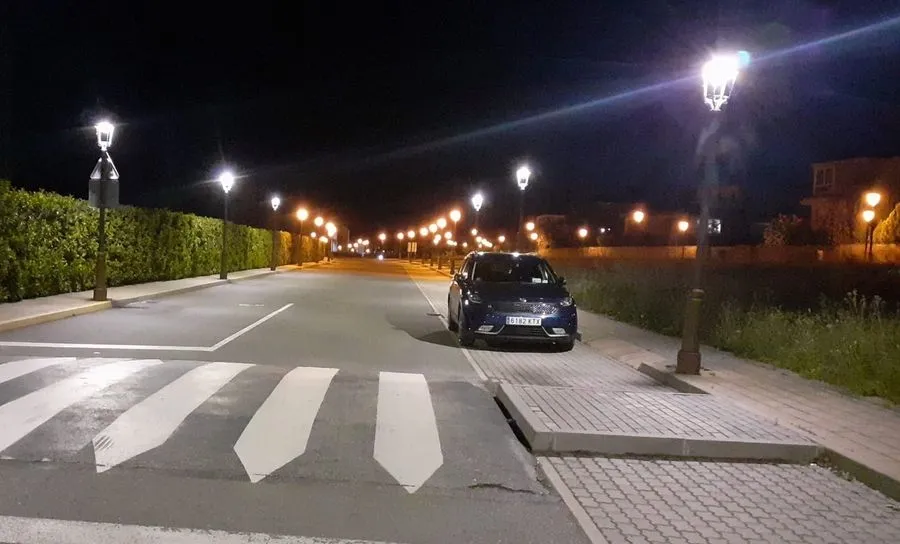 Nuevas luminarias que están logrando que en lugares tan frecuentemente utilizados como la Avenida de Aldebarán se pueda ver mucho mejor cuando oscurece