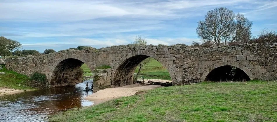 Puente de Peñaserracín, en Ledesma. Foto: TurismoLedesma