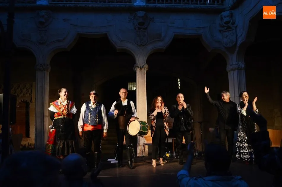 Actuación de Charros y Gitanos en la Casa de las Conchas | Fotos: Carmen Borrego y Fernando Sánchez Gómez