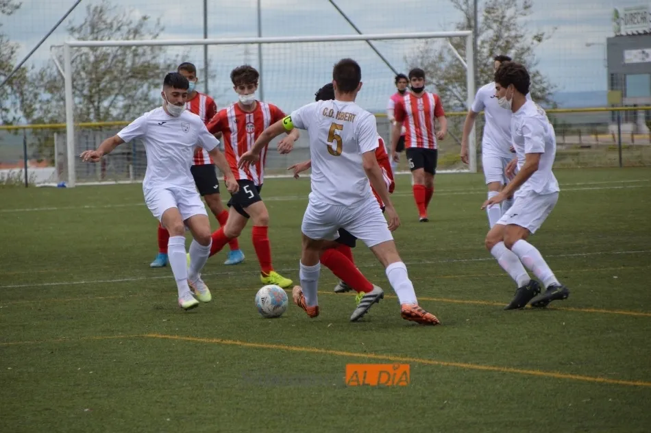 Una disputa entre los filiales del Ribert y el Pizarrales / Guillermo García