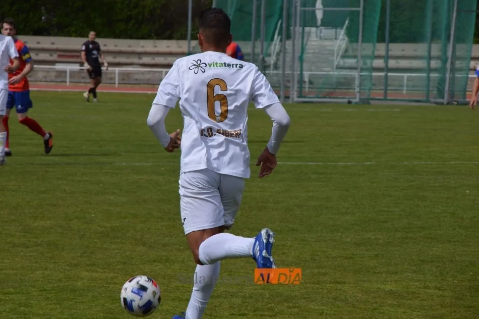 Una jugada del Ribert - Benavente / Guillermo García