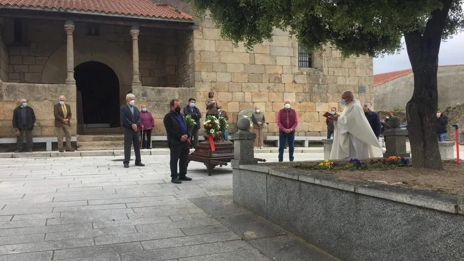 Los vecinos de Almendra no olvidan a San Isidro el día de su onomástica  