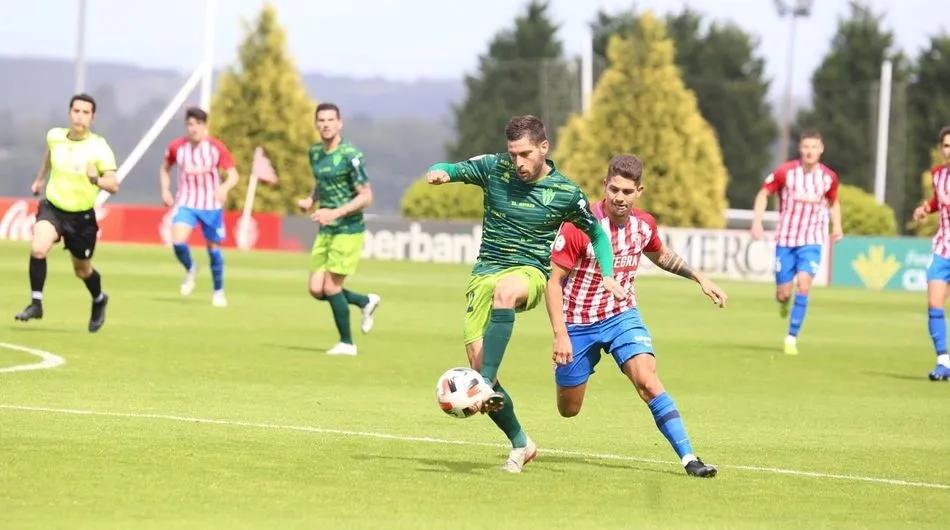 El CD Guijuelo no pudo frente al Real Sporting y acabó con diez - Twitter CD Guijuelo