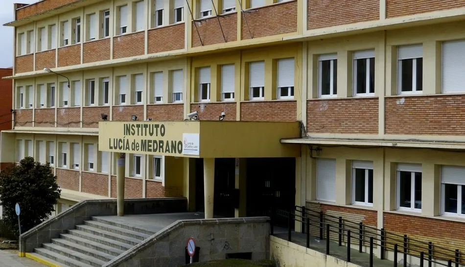 Fachada del IES Lucía de Medrano