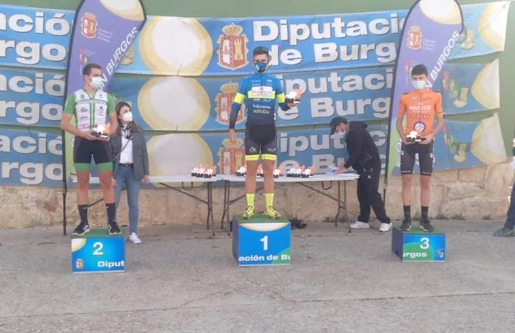 Cuella, en lo más alto del podio