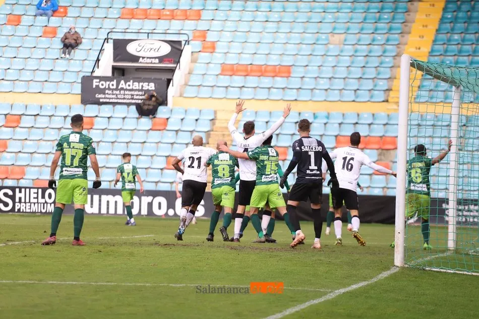 Un córner en un Salamanca UDS - Guijuelo