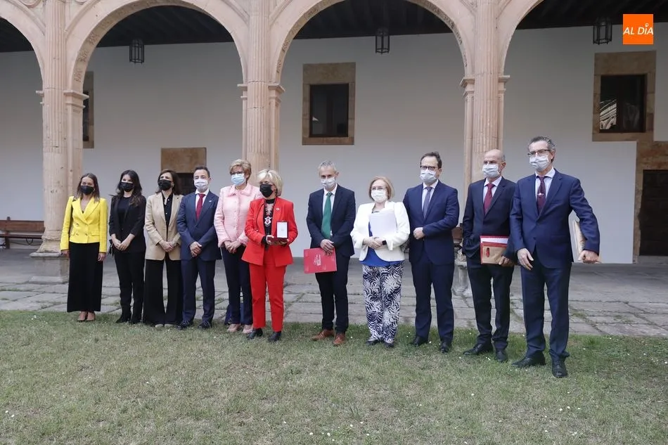Entrega de la Medalla de la Universidad de Salamanca a los profesionales sanitarios