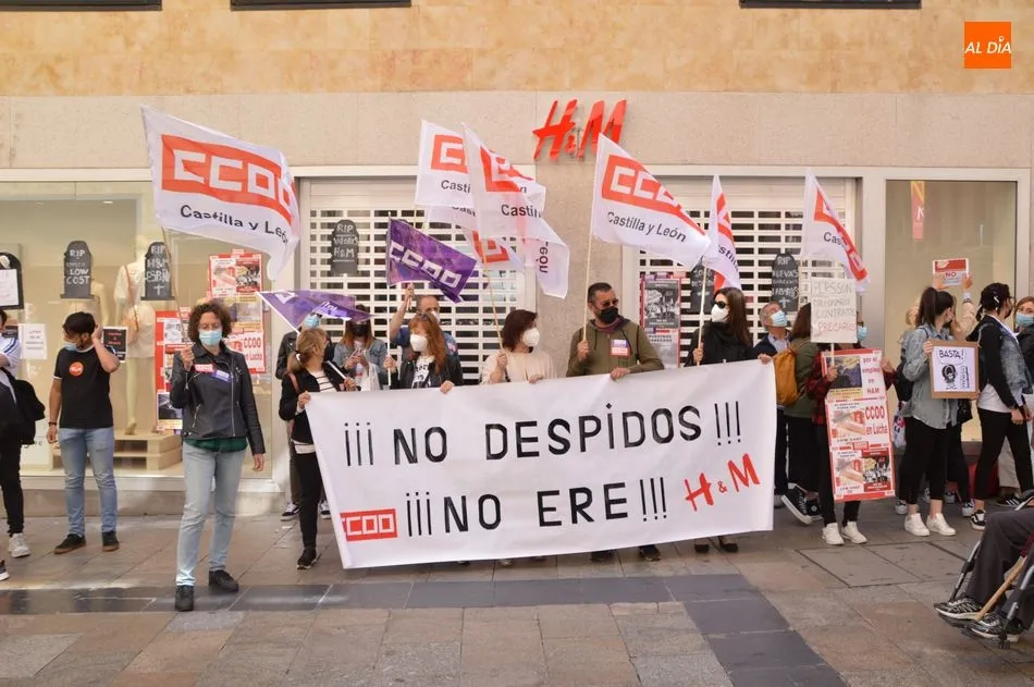 Manifestación ante la tienda de H&M en la calle Toro. Foto de Guillermo García San Miguel