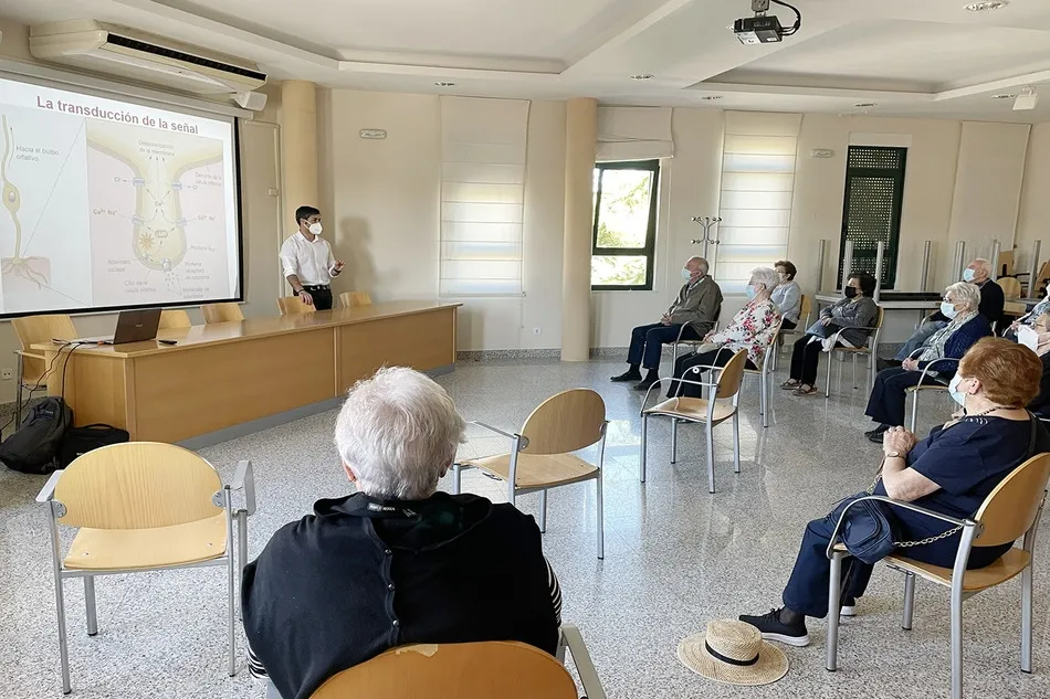 Asistentes a la primera conferencia incluida en el programa Provincia Universitaria