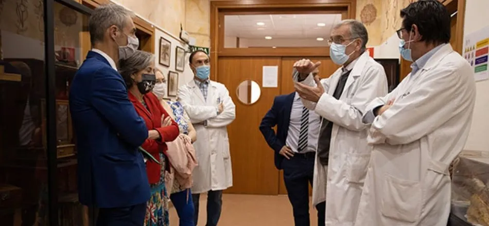 Visita del Rector a la Facultad de Medicina para conocer las mejoras - Foto: USAL