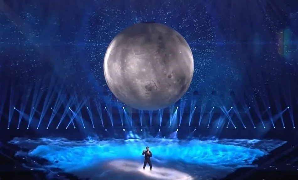 Instante de la actuación de Blas Cantó