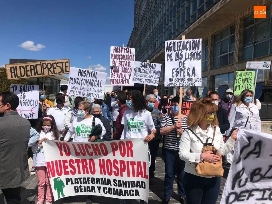 Cientos de personas se han sumado a la marea blanca en las calles de Salamanca - Fotos: Ángel Merino