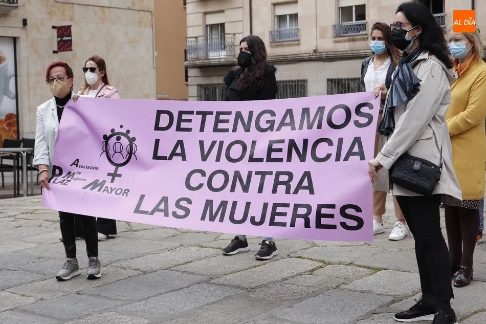 Concentración de la Asociación Plaza Mayor en la calle Zamora