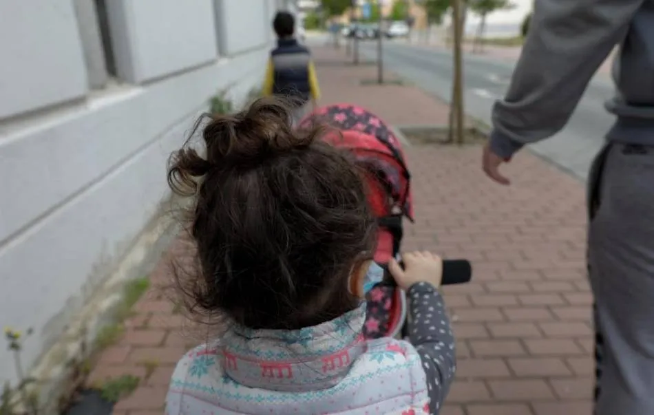 La recomendación es realizar los encuentros entre niños y abuelos al aire libre, y cumpliendo las medidas sanitarias de uso de mascarilla, lavado de manos y distancia