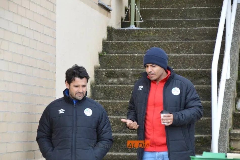 Lolo Escobar y Rafa Dueñas bajan las escaleras de Las Pistas