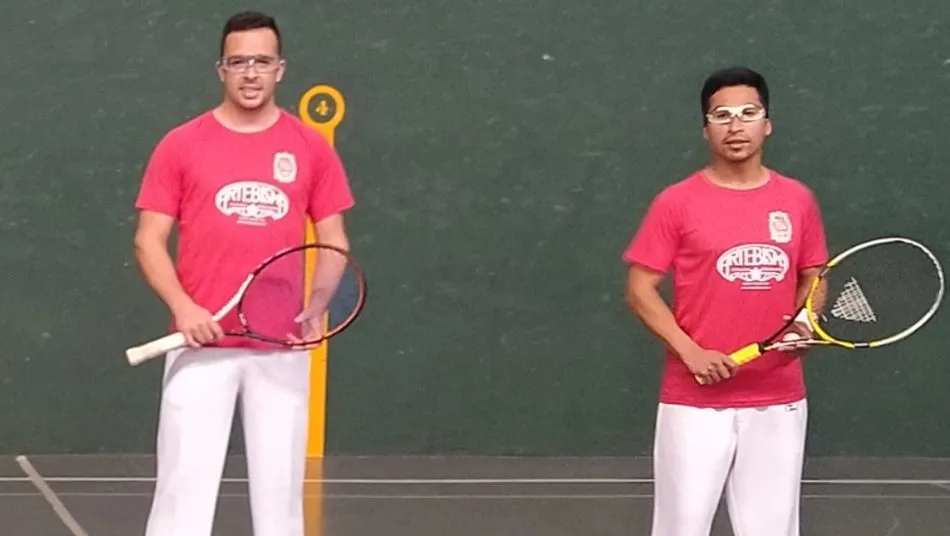 Víctor Carrasco Hernández y Cristian de Leioa, jugadores del Club de Pelota Las Villas