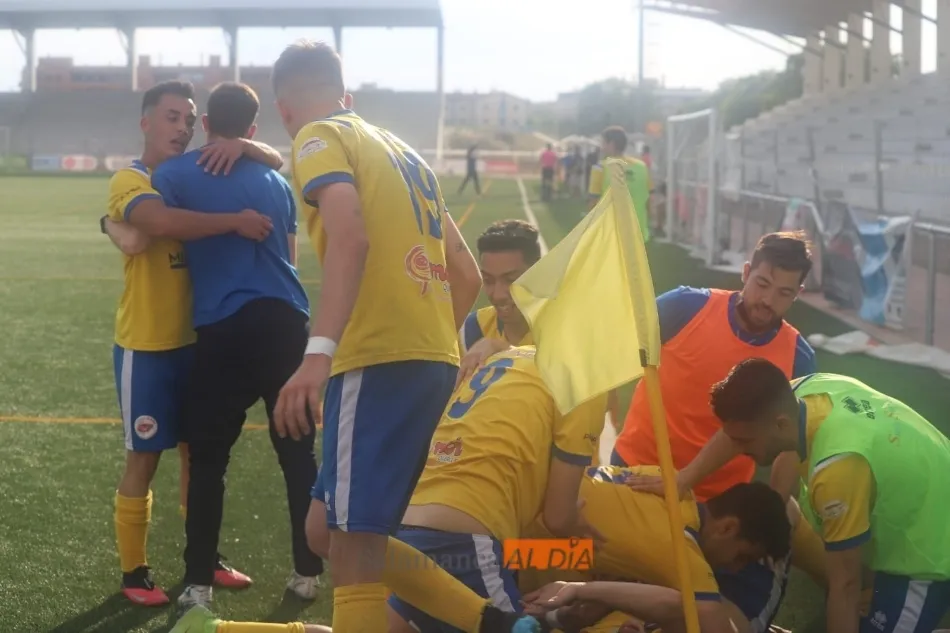 El Monterrey, completamente eufórico tras el tanto de la victoria / Lydia González