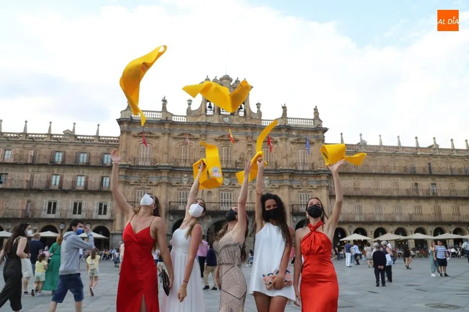 Algunas alumnas de Medicina que celebran hoy su graduación en la USAL - Fotos: Lydia González